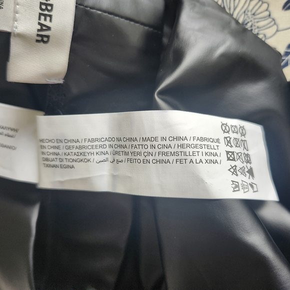 BNWT Pull&Bear XS Black Faux Leather Leggings Slim Stretch Basic Closet Staple - Picture 12 of 15